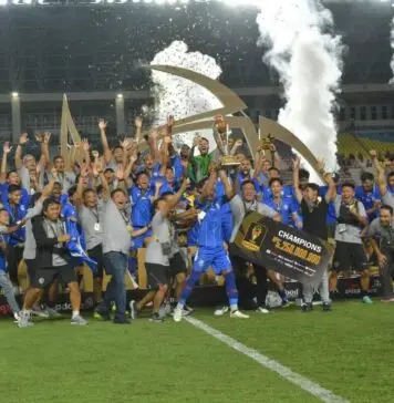 Arema FC Persembahkan Juara Piala Presiden untuk Korban Kanjuruhan, 13,5% Hadiah Disumbangkan Arema FC Persembahkan Juara Piala Presiden untuk Korban Kanjuruhan, 13,5% Hadiah Disumbangkan