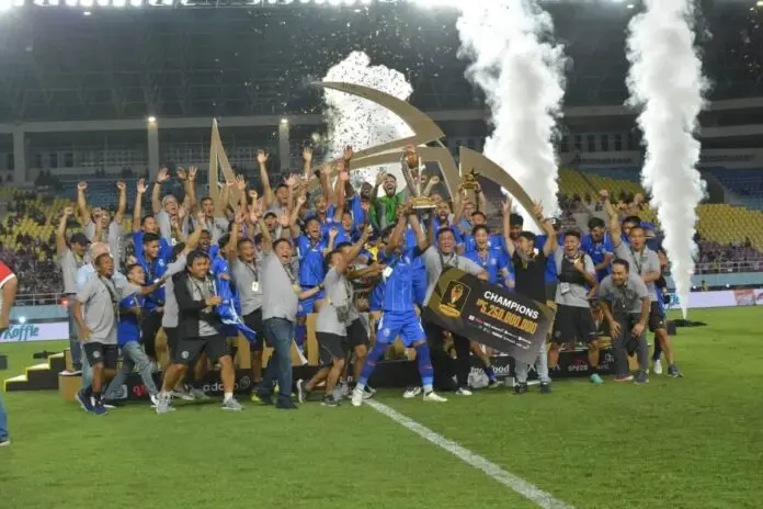 Arema FC Persembahkan Juara Piala Presiden untuk Korban Kanjuruhan, 13,5% Hadiah Disumbangkan Arema FC Persembahkan Juara Piala Presiden untuk Korban Kanjuruhan, 13,5% Hadiah Disumbangkan