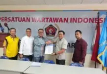 Terima SK PWI DKI Jakarta, Noto Prayitno Ketua Pokja PWI Jakarta Barat