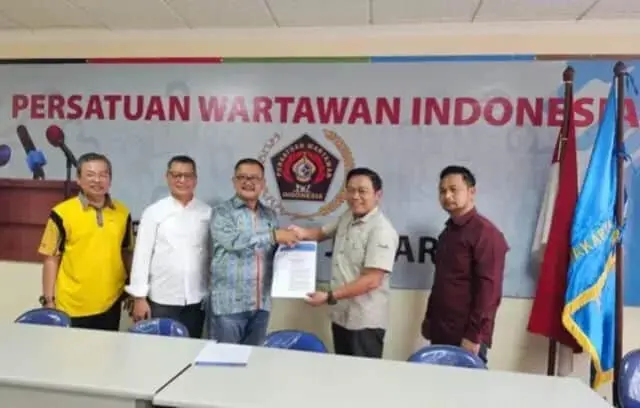 Terima SK PWI DKI Jakarta, Noto Prayitno Ketua Pokja PWI Jakarta Barat Terima SK PWI DKI Jakarta, Noto Prayitno Ketua Pokja PWI Jakarta Barat