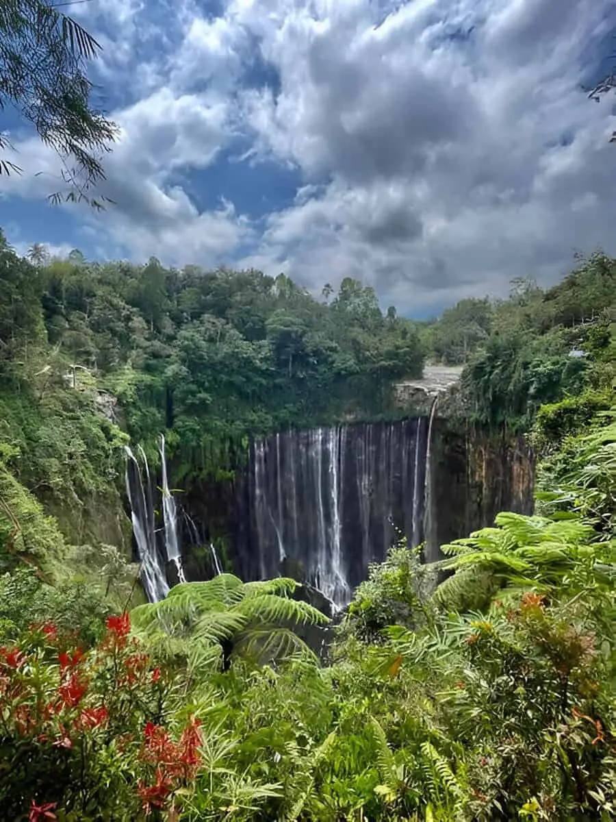 7 Alasan Wisata Air Terjun Tumpak Sewu Wajib Masuk Daftar Liburan Anda 7 Alasan Wisata Air Terjun Tumpak Sewu Wajib Masuk Daftar Liburan Anda