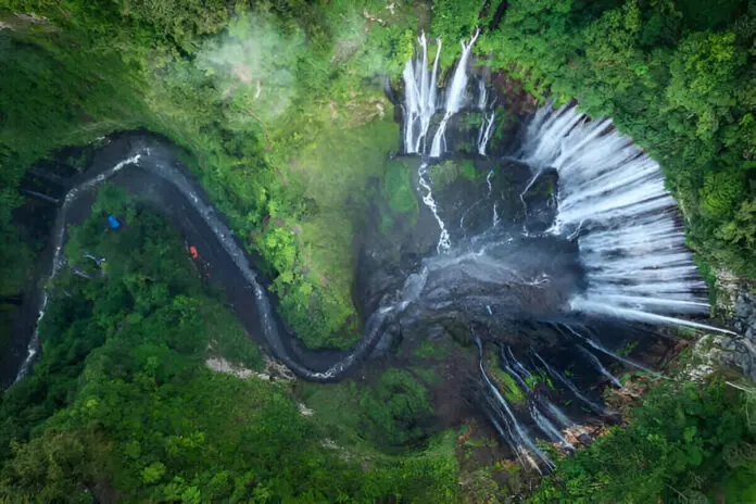 7 Alasan Wisata Air Terjun Tumpak Sewu Wajib Masuk Daftar Liburan Anda 7 Alasan Wisata Air Terjun Tumpak Sewu Wajib Masuk Daftar Liburan Anda