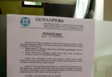 Hendry Ch Bangun Dipaksa Hengkang Keluar Gedung Dewan Pers Hendry Ch Bangun Dipaksa Hengkang Keluar Gedung Dewan Pers