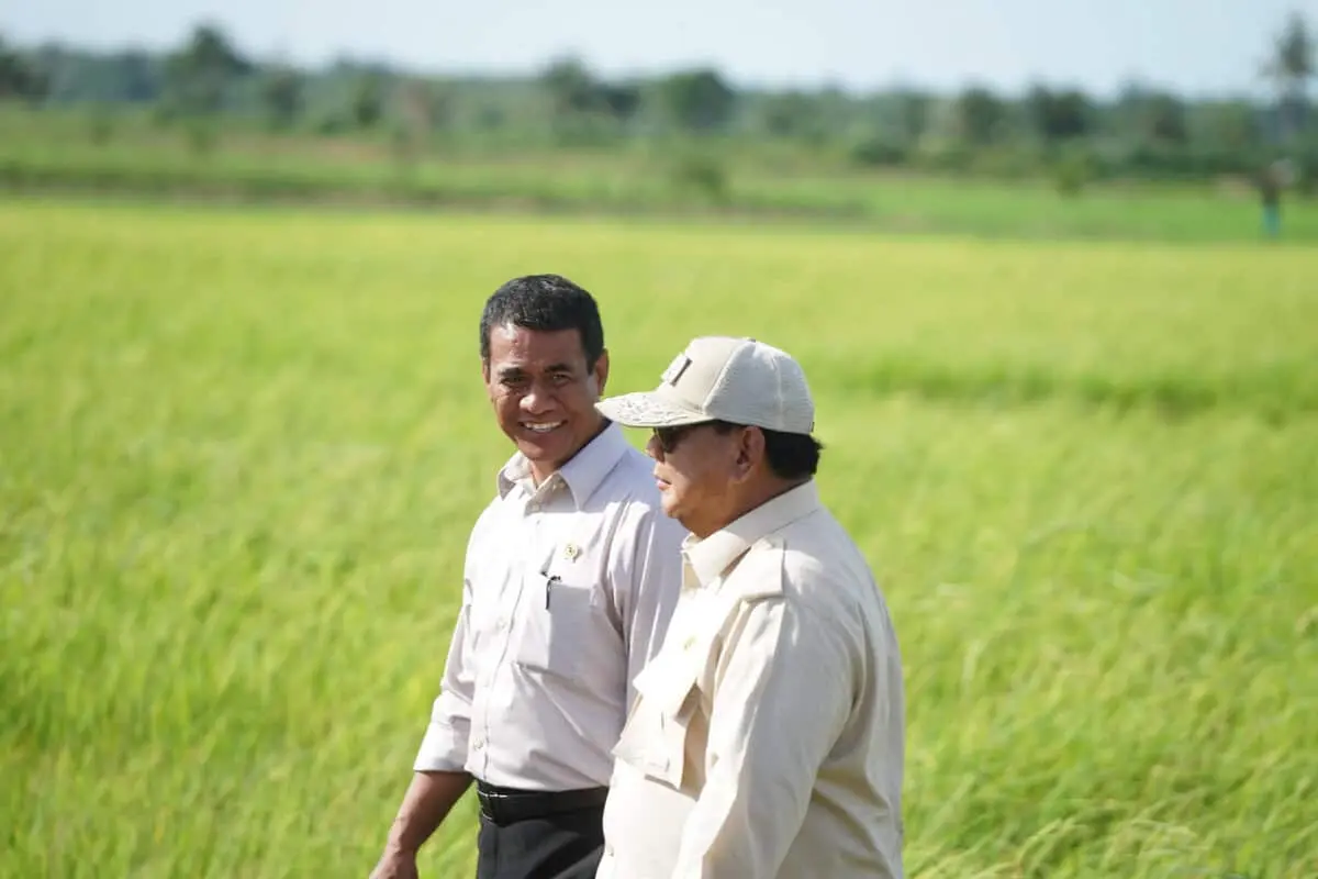 Presiden Prabowo Didampingi Mentan Amran Dalam Kunjungan Perdana ke Lahan Pertanian Merauke