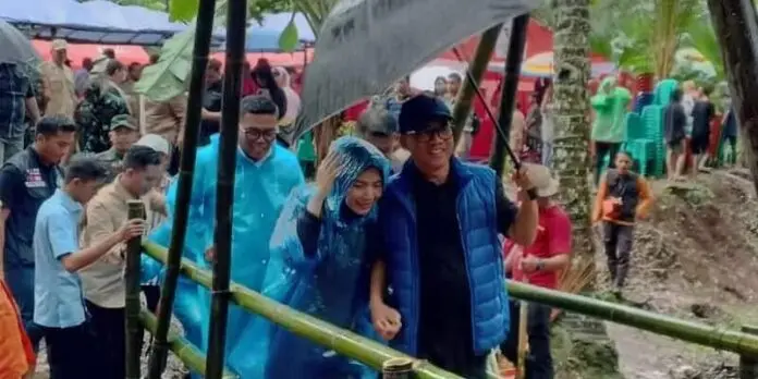 Kisah Romantis di Tengah Kick Off HKSN 2024: Momen Mesra Yandri dan Ratu Zakiah