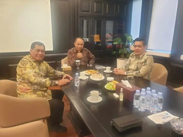 Temui Menkop, Nurdin Halid Laporkan Hasil Munas Dekopin Temui Menkop, Nurdin Halid Laporkan Hasil Munas Dekopin