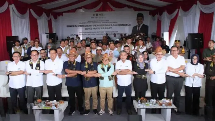 Akselerasi Swasembada Pangan, PTPN Group Jalankan Strategi Pemberdayaan Masyarakat Melalui Kemitraan Petani Tebu Akselerasi Swasembada Pangan, PTPN Group Jalankan Strategi Pemberdayaan Masyarakat Melalui Kemitraan Petani Tebu