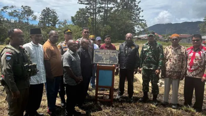 Satgas Operasi Damai Cartenz-2025 Hadiri Peletakan Batu Pertama Pembangunan Masjid di Oksibil