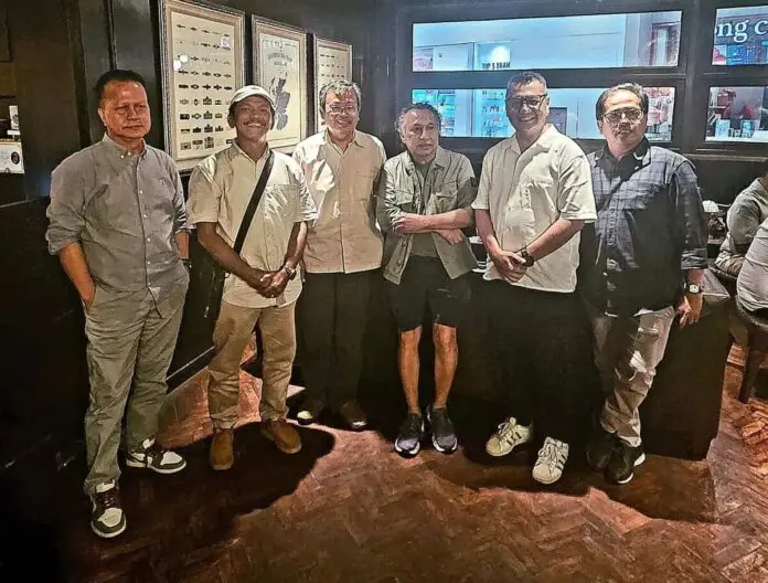 Suasana Hangat dan Syahdu, Pengurus PWI Jaya dan PWI Pusat Menikmati Alunan Jazz di Juntos Bar & Grill