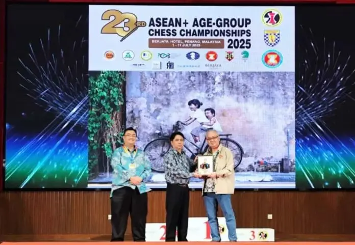 Konfederasi Catur ASEAN Beri Penghargaan Kepada Eka Putra Wirya dan Japfa Comfeed Indonesia