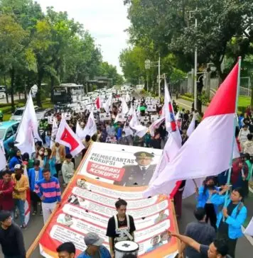 Unjuk Rasa KOSMAK di Monas, Desak Presiden Perintahkan KPK Tangkap dan Adili Jampidsus Unjuk Rasa KOSMAK di Monas, Desak Presiden Perintahkan KPK Tangkap dan Adili Jampidsus